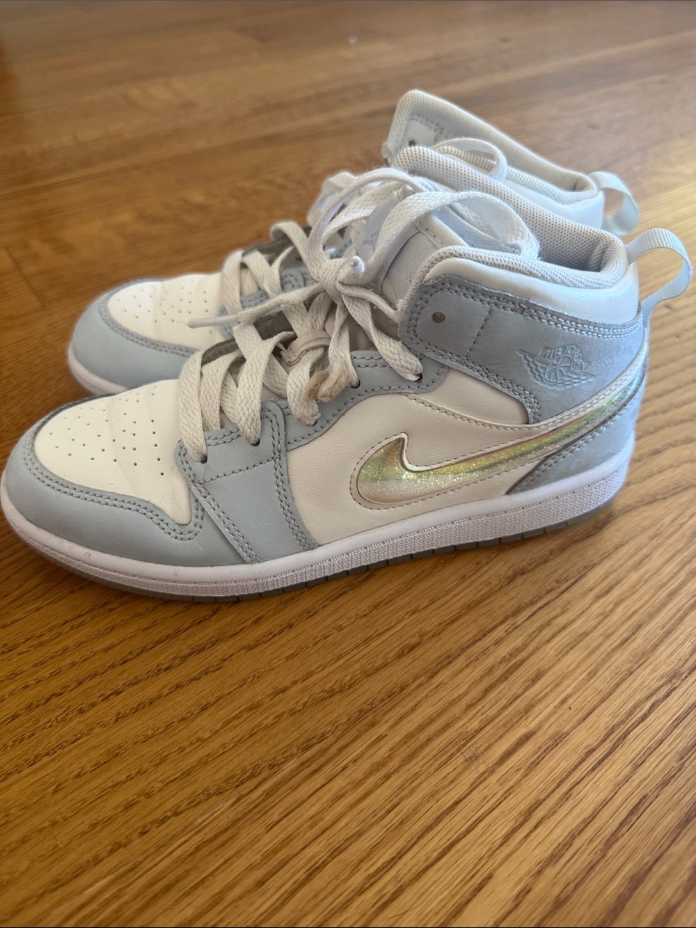 Nike Air Jordan 1 Mid - White & Light Blue with Glitter Swoosh…3Y…VGUC